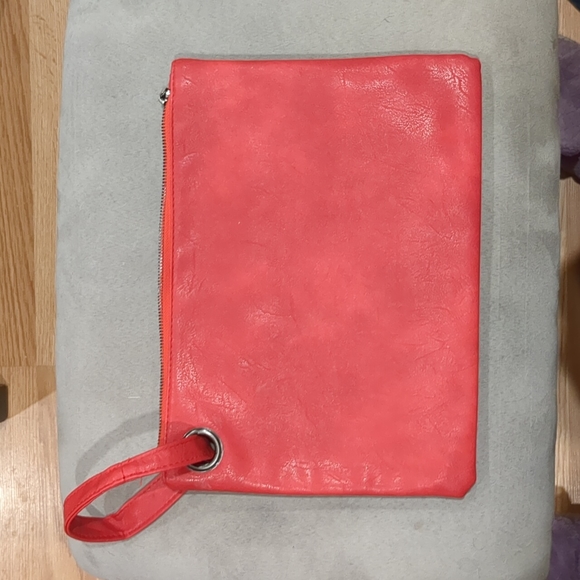 Envelope Bag.  Unbranded and made of PU outer material and polyester lining - Picture 1 of 4